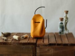 sac médecine jaune